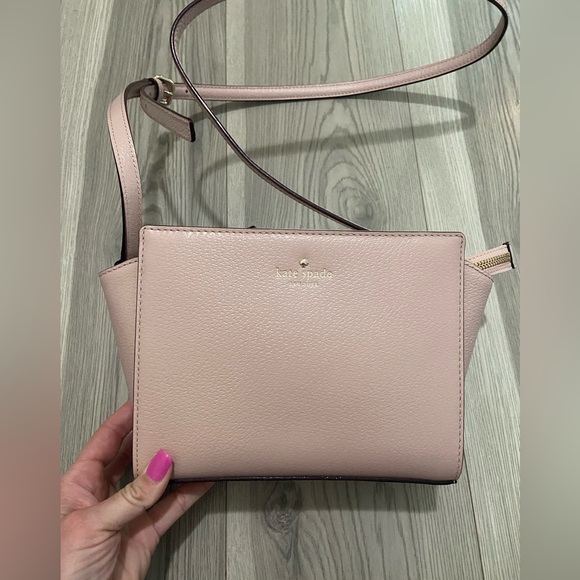 kate spade Handbags - NWOT Kate Spade Light Pink Crossbody